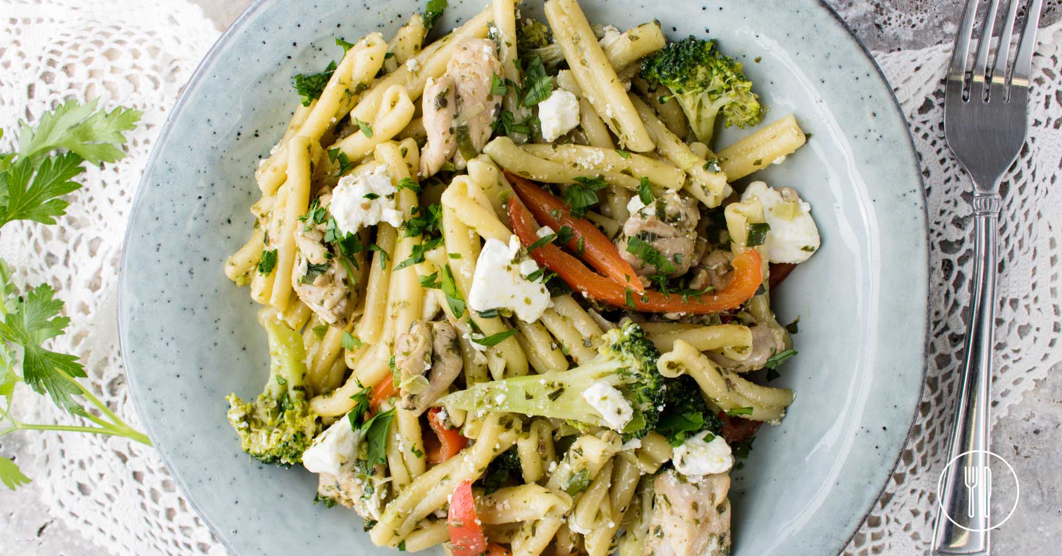 Pesto pasta with oregano chicken | Dinner Twist